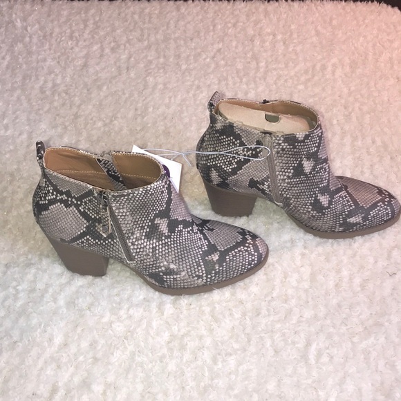 Universal Thread Jameson Snakeskin Zip Bootie 6.5 - Picture 5 of 7